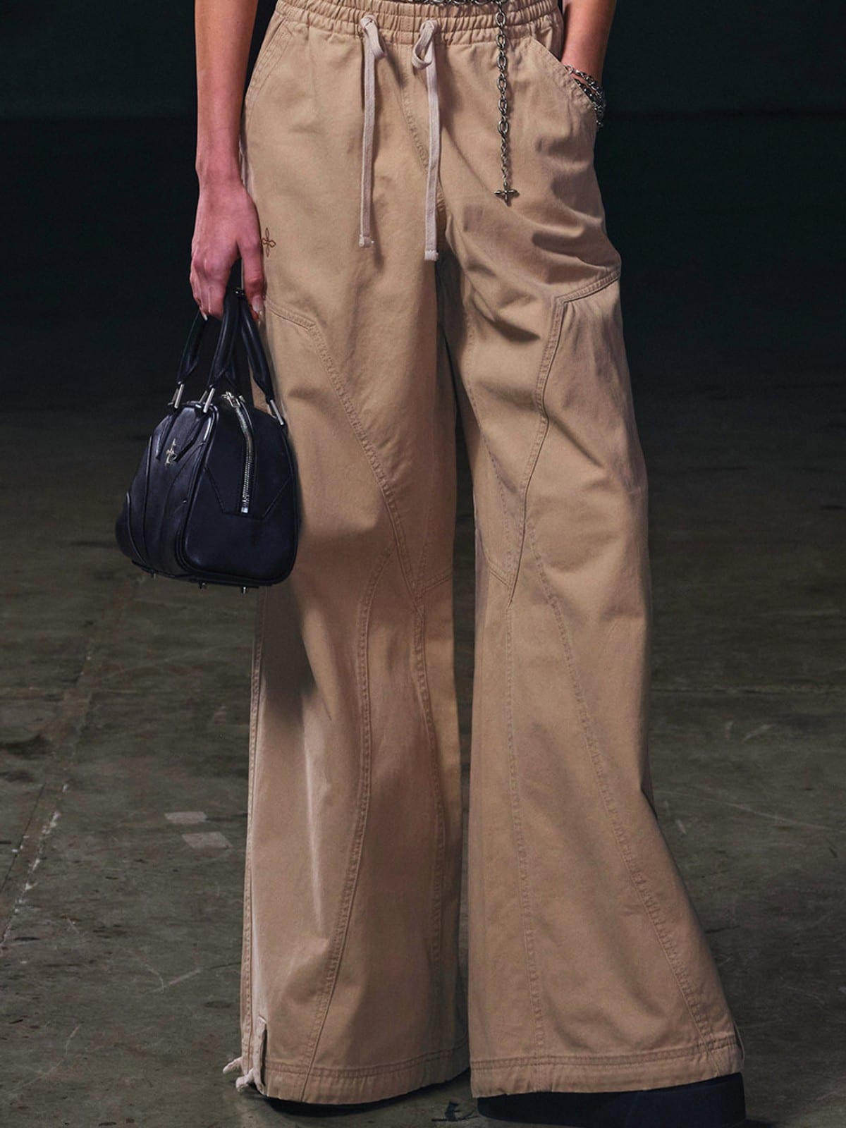 SMFK Wide Leg Cotton Cargo Sweatpants in Beige - On Female Model
