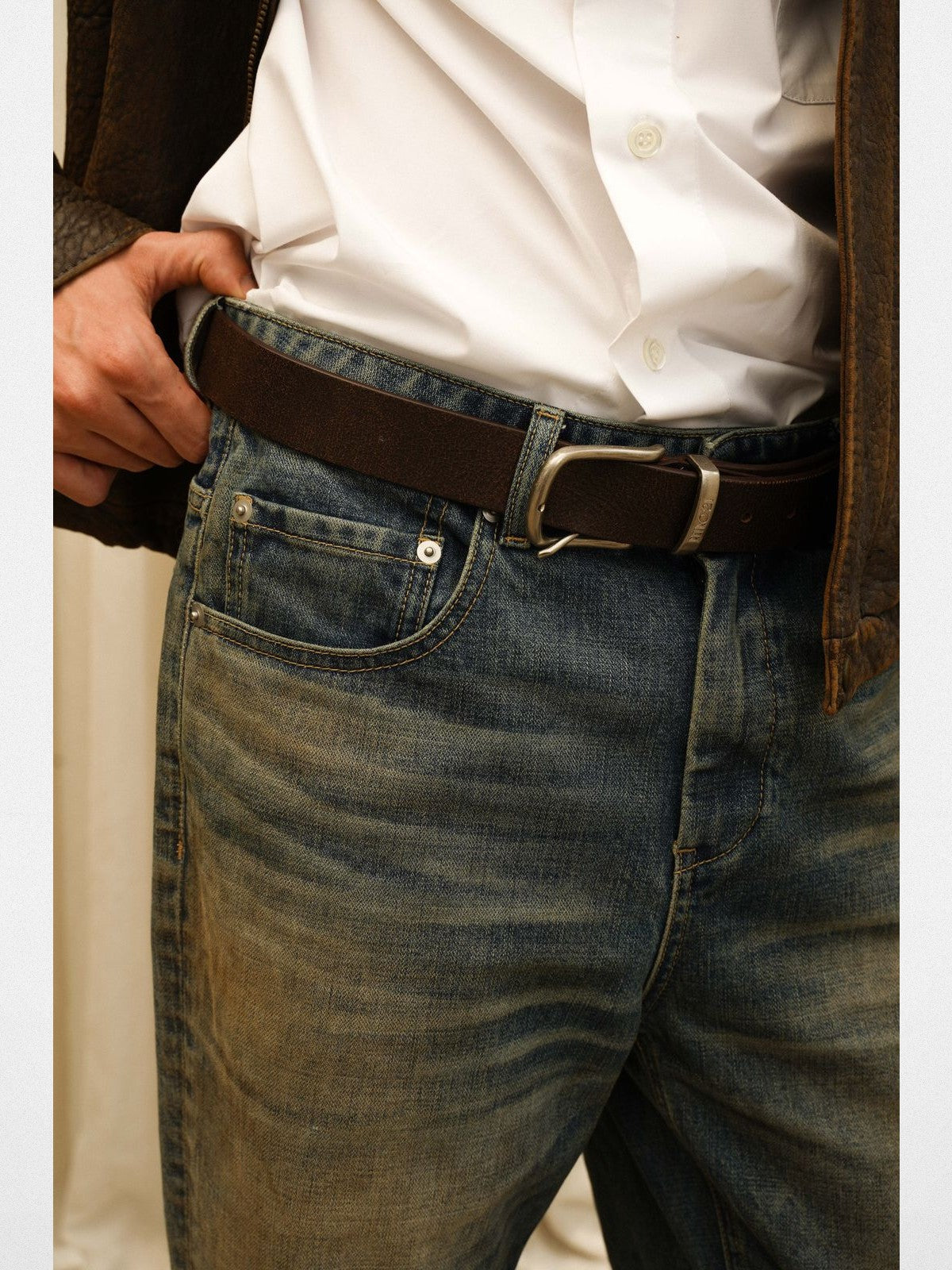 Retro 21 Vintage Wash 646 Style Flared Jeans in Blue - On Male Model