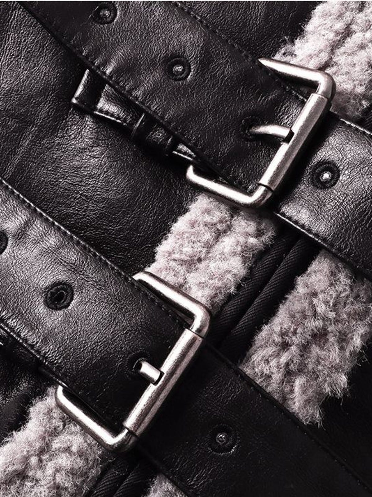 D5ove Faux Shearling High Collar Jacket in Black - Detail