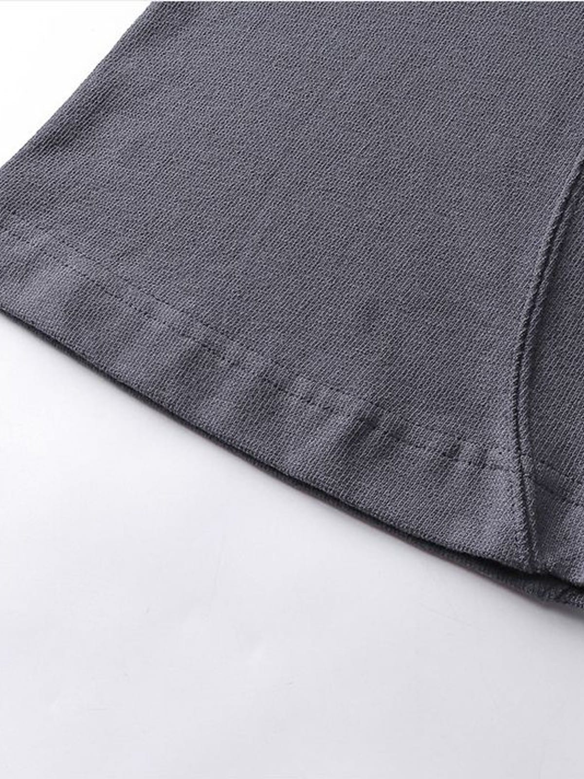 D5ove Boxy Mock Neck Cotton T Shirt in Gray - Detail