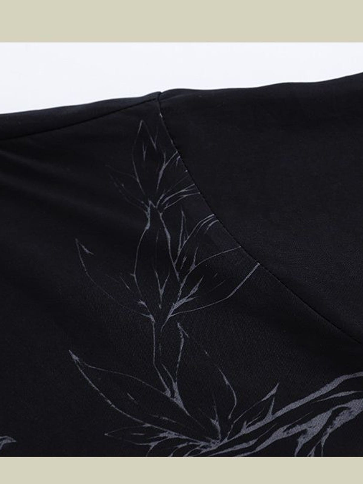 D5ove Graphic Print Kimono Jacket in Black - Detail