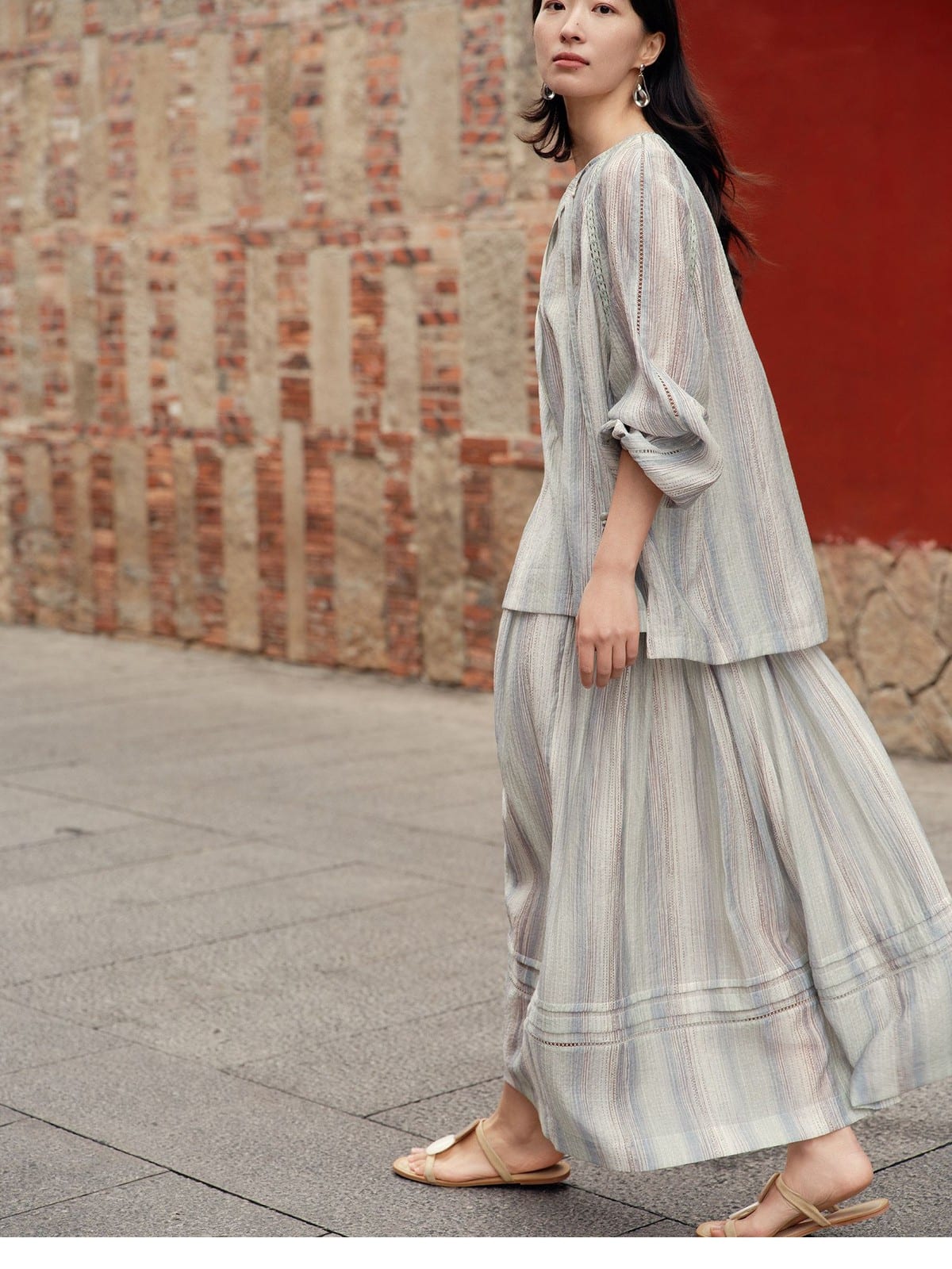 TEASEL Printed Lyocell Top Skirt Set in Blue - On Female Model