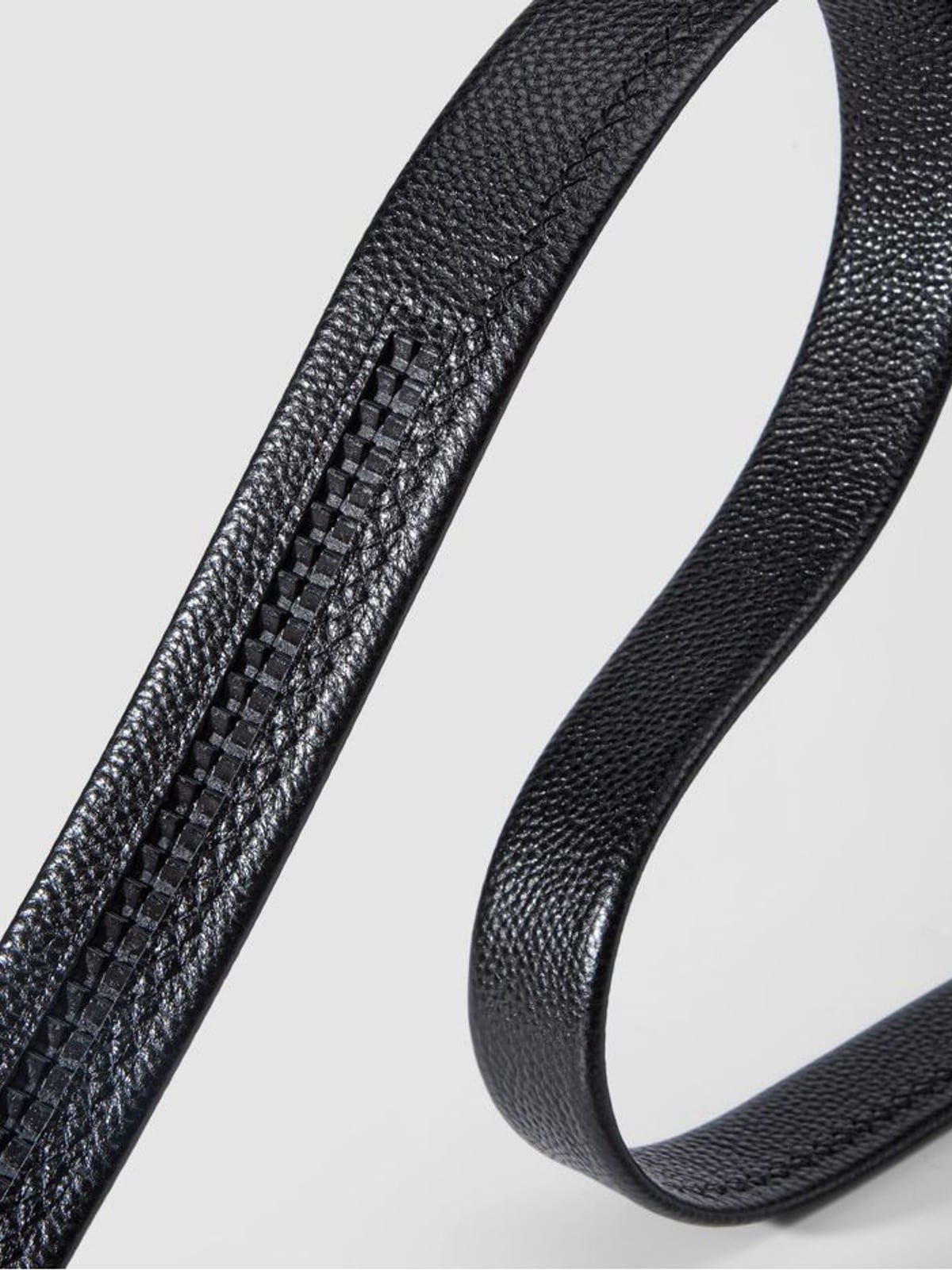 HONGU Cowhide Leather Automatic Buckle Belt in Black - Detail