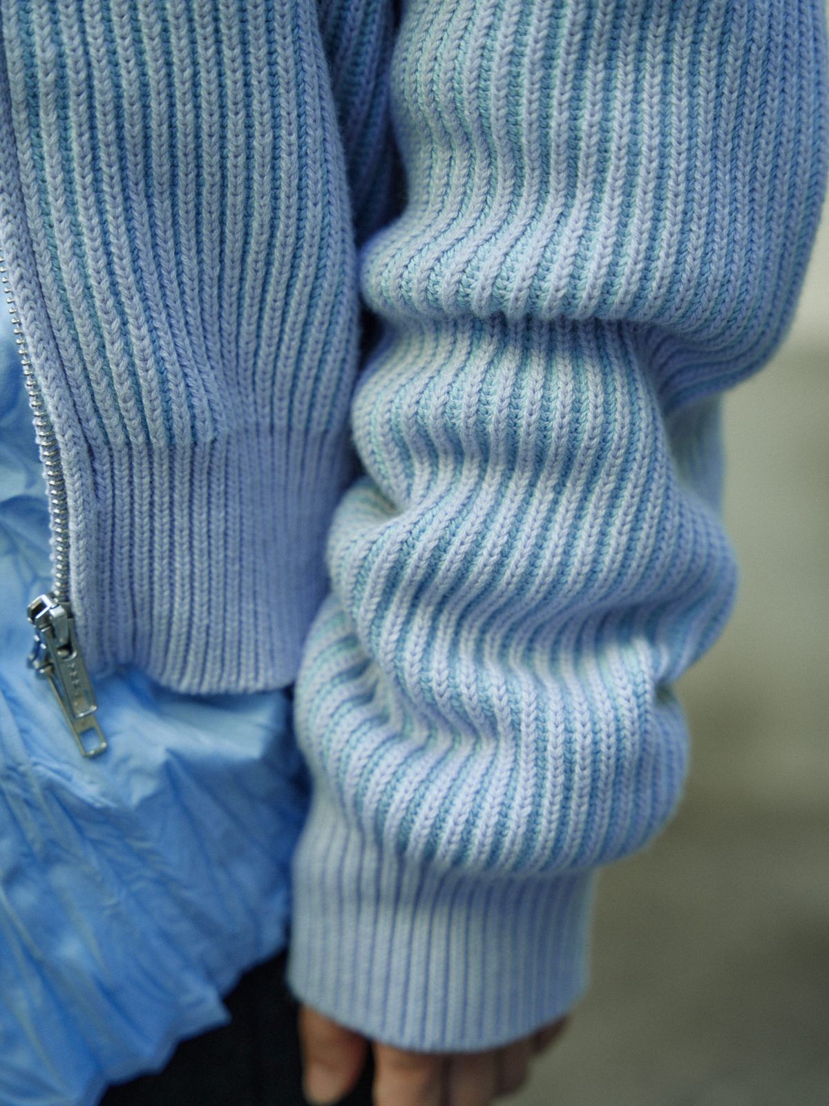Retro 21 Ribbed Wool Blend Zip Cardigan in Sky Blue - Detail