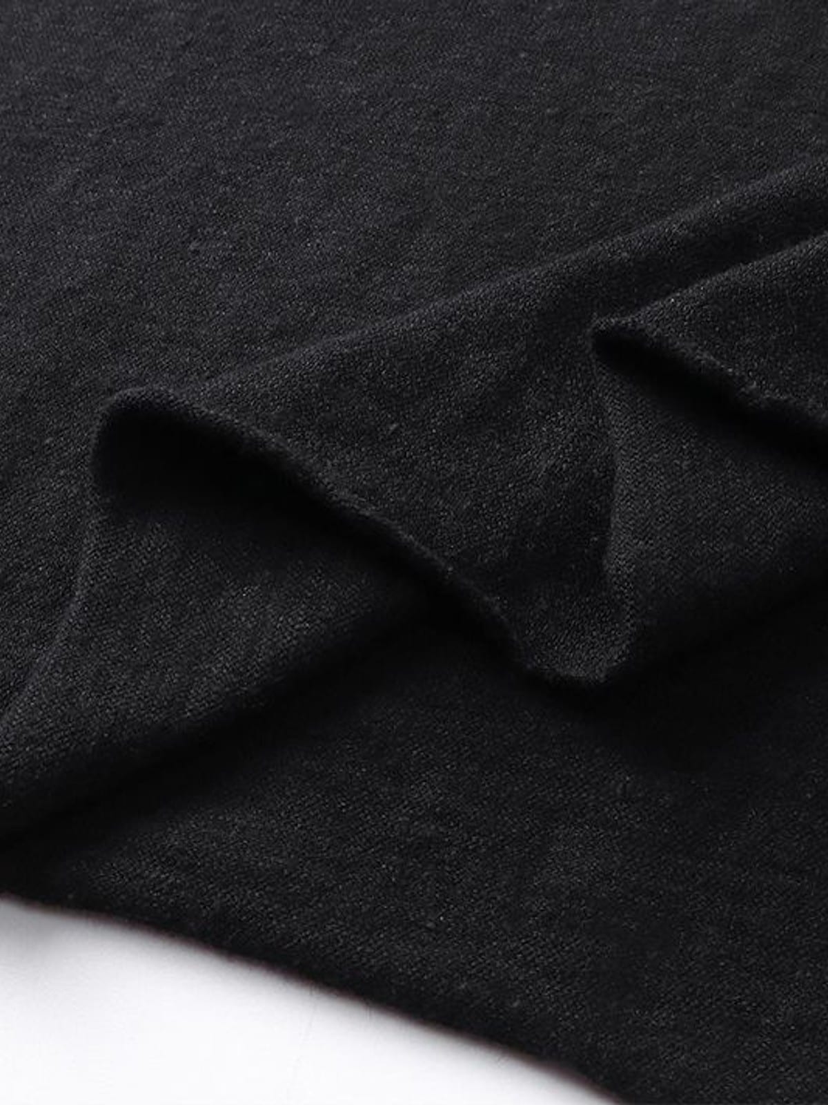 D5ove Hemp Blend V Neck T Shirt in Gray - Detail